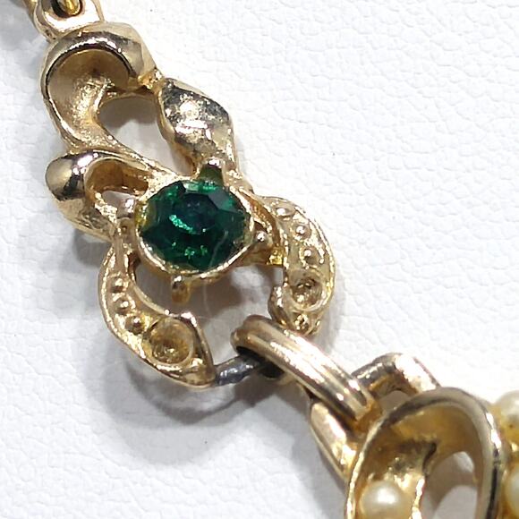 Vintage 1940s Green Rhinestone Pendant Necklace, Gold Plated Box Chain - Picture 4 of 10